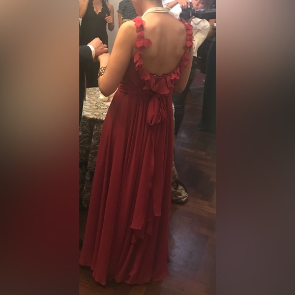 Gorgeous burgundy long gown - Picture 4 of 9